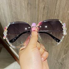 Load image into Gallery viewer, Gafas de sol con diamantes de imitación sin montura para hombre y mujer, lentes de corte Retro con gradiente, UV400, 2023