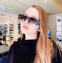 Load image into Gallery viewer, Gafas de sol con montura cuadrada europea y americana para mujer, anteojos de sol retro con marco grande