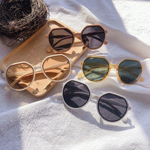 Load image into Gallery viewer, Gafas de sol con montura redonda, lentes de sol con montura redonda personalizada, estilo moderno, combina con todo, tendencia Ins, Color caramelo, con marco grande, 2023