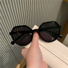 Load image into Gallery viewer, Gafas de sol con montura redonda, lentes de sol con montura redonda personalizada, estilo moderno, combina con todo, tendencia Ins, Color caramelo, con marco grande, 2023