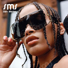 Load image into Gallery viewer, Gafas de sol cuadradas a la moda para mujer y hombre, nuevas grandes, con espejo, marca de lujo, con remache de Metal, tendencia única