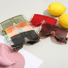 Load image into Gallery viewer, Gafas de sol cuadradas a la moda para mujer y hombre, nuevas grandes, con espejo, marca de lujo, con remache de Metal, tendencia única