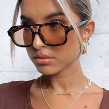 Load image into Gallery viewer, Gafas de sol cuadradas con doble puente para mujer, anteojos de sol femeninos de estilo veraniego, con marco grande, color amarillo, con borde grueso, de plástico
