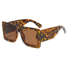 Load image into Gallery viewer, Gafas de sol cuadradas de estilo europeo y americano para hombre y mujer, anteojos de sol masculinos y femeninos de patas anchas con personalidad, de color, 2023