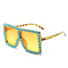Load image into Gallery viewer, Gafas de sol cuadradas de gran tamaño para mujer, lentes de sol de diamante de colores con marco grande, de lujo, de cristal, gafas de diamantes falsos, UV400, 2023