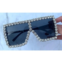 Load image into Gallery viewer, Gafas de sol cuadradas de gran tamaño para mujer, lentes de sol de diamante de colores con marco grande, de lujo, de cristal, gafas de diamantes falsos, UV400, 2023