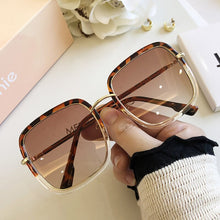 Load image into Gallery viewer, Gafas de sol cuadradas de leopardo azul para mujer, anteojos de sol unisex con montura de Color, de gran calidad, con uv400