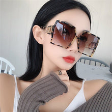 Load image into Gallery viewer, Gafas de sol cuadradas de lujo para mujer, anteojos de sol femeninos a la moda, de marca clásica de diseñador, Retro, Sexy, Unisex