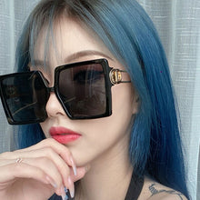 Load image into Gallery viewer, Gafas de sol de diseño de marca para mujer, lentes de sol de gran tamaño con marco hueco de lujo, con forma de mariposa, Anti-UV, para viajes en la playa, UV400