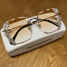 Load image into Gallery viewer, Gafas de sol de lujo sin montura para mujer, anteojos de sol femeninos de estilo moderno, con estampado de vinilo cuadrado, con diamantes de imitación, estilo veraniego, 2023