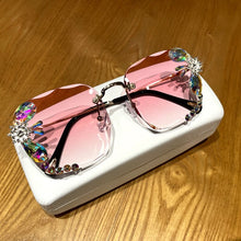 Load image into Gallery viewer, Gafas de sol de lujo sin montura para mujer, anteojos de sol femeninos de estilo moderno, con estampado de vinilo cuadrado, con diamantes de imitación, estilo veraniego, 2023