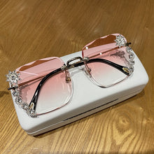 Load image into Gallery viewer, Gafas de sol de lujo sin montura para mujer, anteojos de sol femeninos de estilo moderno, con estampado de vinilo cuadrado, con diamantes de imitación, estilo veraniego, 2023