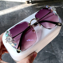 Load image into Gallery viewer, Gafas de sol de lujo sin montura para mujer, anteojos de sol femeninos de estilo moderno, con estampado de vinilo cuadrado, con diamantes de imitación, estilo veraniego, 2023
