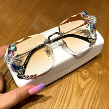 Load image into Gallery viewer, Gafas de sol de lujo sin montura para mujer, anteojos de sol femeninos de estilo moderno, con estampado de vinilo cuadrado, con diamantes de imitación, estilo veraniego, 2023