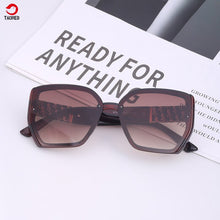 Load image into Gallery viewer, Gafas de sol de moda para mujer, lentes de sol cuadradas de cuero con diseño de lujo para hombre, para exteriores, fiesta, viaje, senderismo