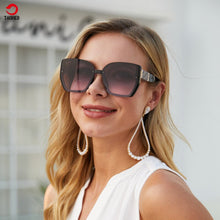 Load image into Gallery viewer, Gafas de sol de moda para mujer, lentes de sol cuadradas de cuero con diseño de lujo para hombre, para exteriores, fiesta, viaje, senderismo