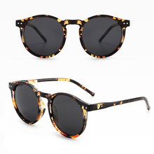 Load image into Gallery viewer, Gafas de sol polarizadas redondas Retro para mujer, anteojos de sol polarizados Vintage con remaches nuevos