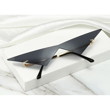 Load image into Gallery viewer, Gafas de sol triangulares para hombre y mujer, nuevas grandes y únicas, con marco grande, personalizadas, a la moda, lujosas, doradas, UV400, 2023