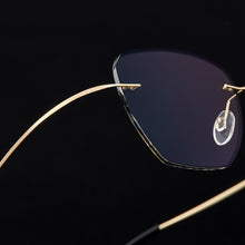 Load image into Gallery viewer, Gmei Optical Golden Titanium Alloy Men&#39;s Rimless Glasses Frame With Gradient Grey Tint Plano Lenses And Black Border Q90010