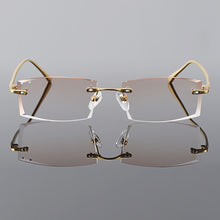 Carica l&#39;immagine nel visualizzatore di Gallery, Gmei Optical Rectangle Golden Titanium Alloy Men&#39;s Diamond Trimming Rimless Glasses Frame Gradient Brown Tint Plano Lenses Q6607