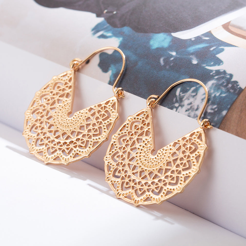 Golden Hollowed Dangle Drop Earrings for Women Female 2018 Wedding Engagement Earrings Hanging Jewelry Accessories