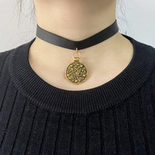 Carica l&#39;immagine nel visualizzatore di Gallery, Yennefer Black Leather Choker Wild Hunt Game Cosplay Medallion Pendant For Women Hip-hop Charm Necklace Clavicle Cool Jewelry