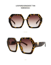 Carica l'immagine nel visualizzatore di Gallery, 2022 Luxury Square Sunglasses Ladies Fashion Glasses Classic Brand Designer Retro Sun Glasses Women Sexy Eyewear Unisex Shades
