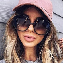 Carica l'immagine nel visualizzatore di Gallery, Newest Round Sunglasses Woman Oversized Female Glasses Gradient Fashion Brand Women Sun Glasses Ladies 2022 UV400