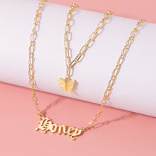 Carica l&#39;immagine nel visualizzatore di Gallery, Moda farfalla acrilica Old English Font pendenti Collana doppio strato acido acetico Collana per bambina Girocollo Gioielli di dichiarazione 