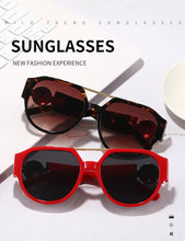 Carica l'immagine nel visualizzatore di Gallery, Cat Eye Sunglasses Women Vintage Fashion Butterfly Mirror Sun Glasses Female Retro Summer Style Metal Eyeglasses Luxury