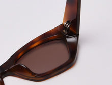 Load image into Gallery viewer, Swanwick polarized sun glasses cat eye irregular fashion vintage sunglasses women European leopard white female party gifts