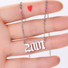 Carica l&#39;immagine nel visualizzatore di Gallery, Bohemian English Number Letter Necklace Stainless Steel Chain Necklace for Women Birthday Gift Female Birth Year Necklaces