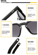 Carica l'immagine nel visualizzatore di Gallery, New Sunglasses Fashion Men And Women Jumping Di Hip Hop Couple Glasses Super Fire Retro Sunglasses