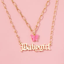 Carica l&#39;immagine nel visualizzatore di Gallery, Moda farfalla acrilica Old English Font pendenti Collana doppio strato acido acetico Collana per bambina Girocollo Gioielli di dichiarazione 