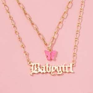 Moda farfalla acrilica Old English Font pendenti Collana doppio strato acido acetico Collana per bambina Girocollo Gioielli di dichiarazione 