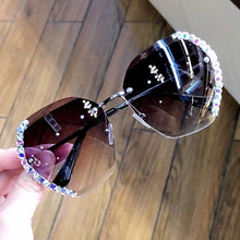 Load image into Gallery viewer, Vintage Style Rimless Sun Glasses Female Luxury Brand Cut Diamond Crystal Gradient Square Sunglasses