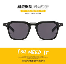 Carica l'immagine nel visualizzatore di Gallery, New Sunglasses Fashion Men And Women Jumping Di Hip Hop Couple Glasses Super Fire Retro Sunglasses