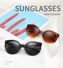 Carica l'immagine nel visualizzatore di Gallery, Occhiali da sole Cat Eye Donna Moda Donna Occhiali da sole vintage Donna Cerchio rotondo Sexy Retro Oculos De Sol Feminino UV400 punti 