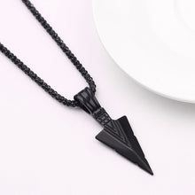 Carica l&#39;immagine nel visualizzatore di Gallery, Men&#39;s  Design Matte Black Long Necklace with Arrow Pendant Jewelry Chain Hip Hop Punk Rock Christmas Halloween Gift For Men Wome