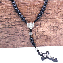 Carica l&#39;immagine nel visualizzatore di Gallery, QIGO Collane con ciondolo rosario con croce nera antica religiosa in legno religioso Collana con perline di Gesù San Benedetto per gioielli da uomo e donna 