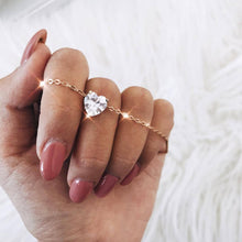 Carica l&#39;immagine nel visualizzatore di Gallery, 2020 New Female Fashion Crystal Heart Necklace Pendant  Short Gold Chain Necklace Pendant Necklace Charm Gifts girlfriends
