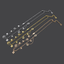 Carica l&#39;immagine nel visualizzatore di Gallery, Titanium steel necklace wholesale V four leaf flower double chain necklace women&#39;s foreign trade multi accessories chain necklac