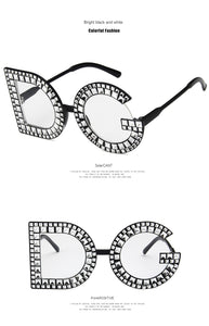 2022 Trend Letter Sunglasses Female Oversized Sun Glasses Women Luxury Brand Spray Paint Diamond Frame Flash Shades Eyeglasses