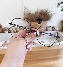 Load image into Gallery viewer, Anti-blue Light Glasses Frame Women Irregular Eyeglasses Unique Pearl Bent-leg Spectacle Frame Fashion Myopia Frames