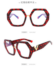 Load image into Gallery viewer, Luxury Square Sunglasses Ladies Fashion Glasses Classic Brand Designer Retro Sun Glasses Women Sexy Eyewear Unisex Shades