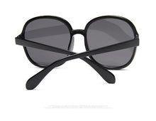Carica l'immagine nel visualizzatore di Gallery, Newest Round Sunglasses Woman Oversized Female Glasses Gradient Fashion Brand Women Sun Glasses Ladies 2022 UV400