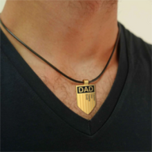 Carica l&#39;immagine nel visualizzatore di Gallery, Personalized shield pendant necklace for men Dad gift choice love dad leather necklace customized stainless steel jewelry