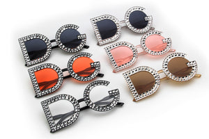 2022 Trend Letter Sunglasses Female Oversized Sun Glasses Women Luxury Brand Spray Paint Diamond Frame Flash Shades Eyeglasses