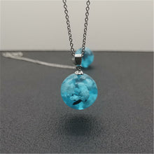 Carica l&#39;immagine nel visualizzatore di Gallery, Transparent Resin Rould Ball Moon Pendant Necklace Women Blue Sky White Cloud Chain Necklace Fashion Jewelry Gifts for Girl
