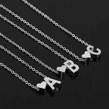 Carica l&#39;immagine nel visualizzatore di Gallery, Fashion Tiny Heart Initial Necklace Women Personalize Letter Name Choker Necklace Collier Femme Jewelry Gift Accessory